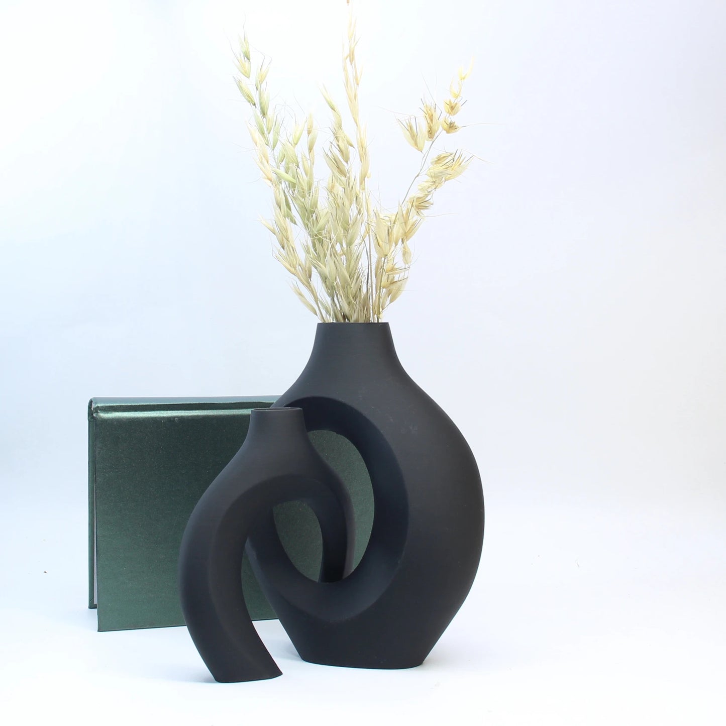 A Set of Hugging Vase Ornaments
